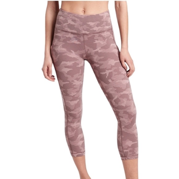 Athleta Ultimate Stash Pocket Texture Camo Capri - Picture 1 of 16